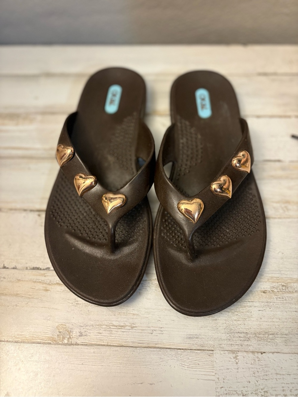 OKA b. Brown Flip Flop Sandals with Gold Heart Accents - Picture 3 of 4